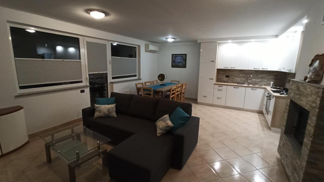 Apartma Apollonio Črni Kal Esterno foto