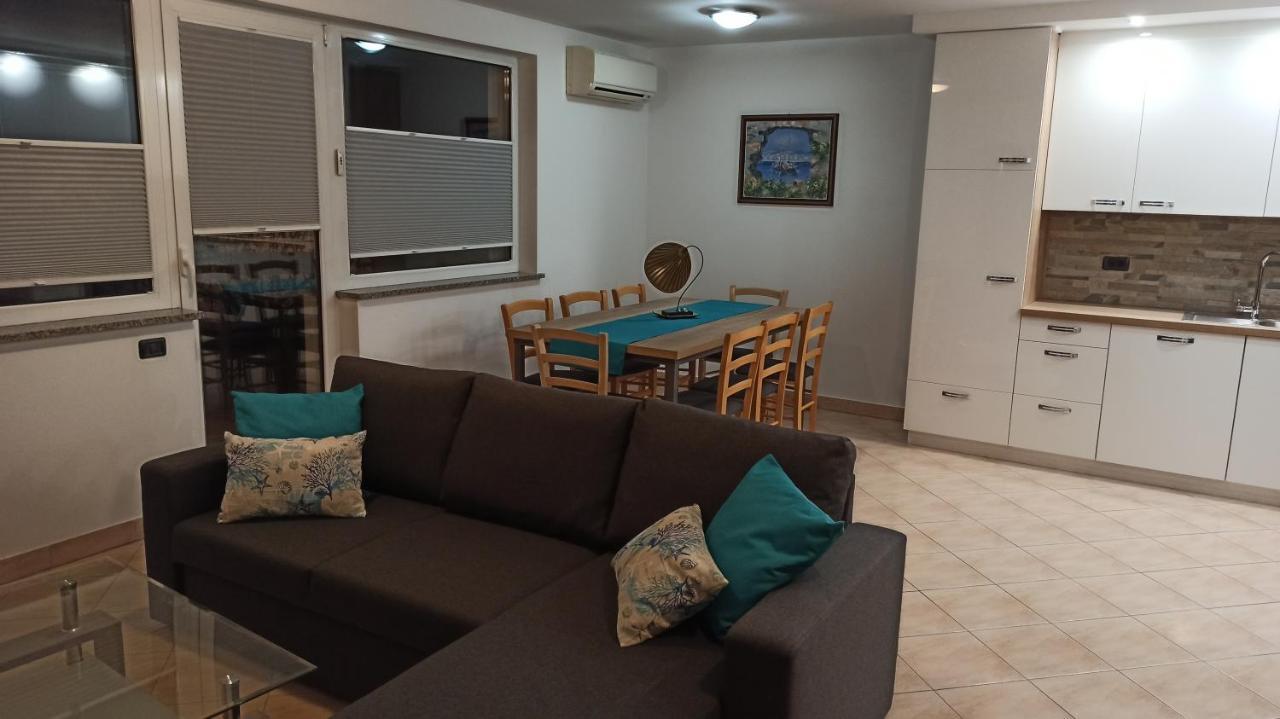 Apartma Apollonio Črni Kal Esterno foto