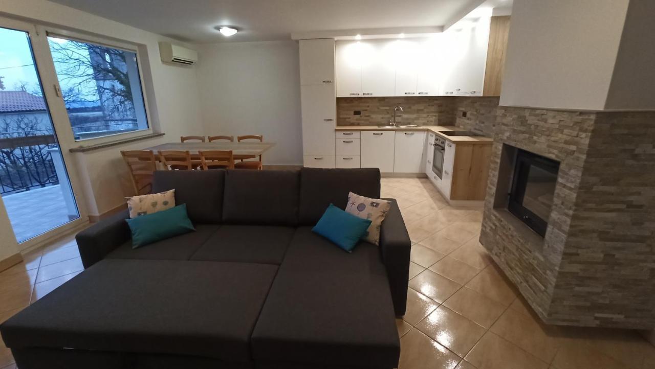Apartma Apollonio Črni Kal Esterno foto
