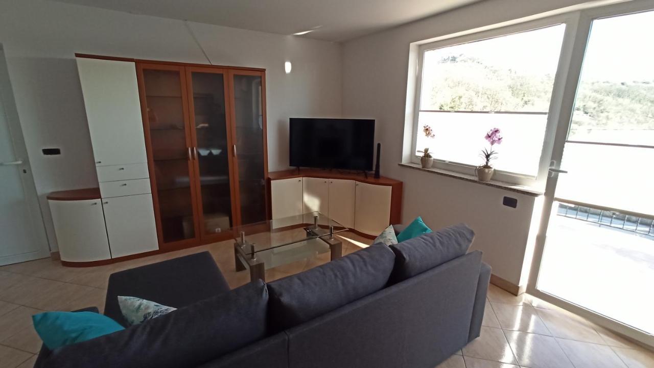 Apartma Apollonio Črni Kal Esterno foto